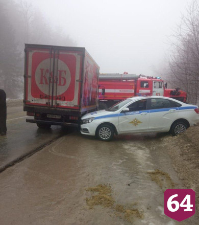В Хвалынске произошла авария с автомобилем ДПС и пожарной машиной