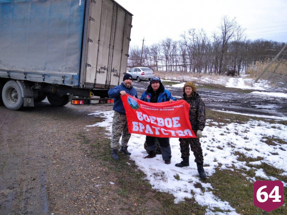 На пути в Крым саратовская команда «Боевого братства» помогла дальнобойщику