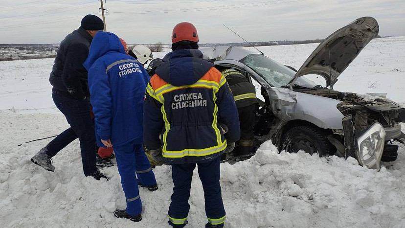Два человека пострадали в столкновении иномарок в Саратове