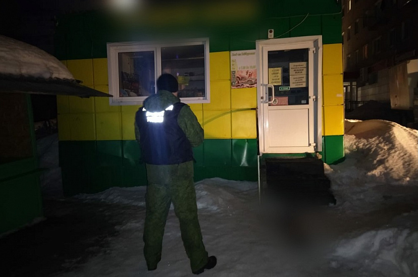 Водитель нашел у магазина тело раздетого 5-летнего мальчика 