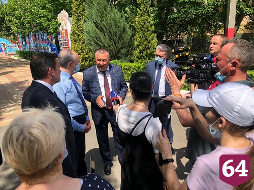 Губернатор поблагодарил коллектив Энгельсского дома-интерната за труд