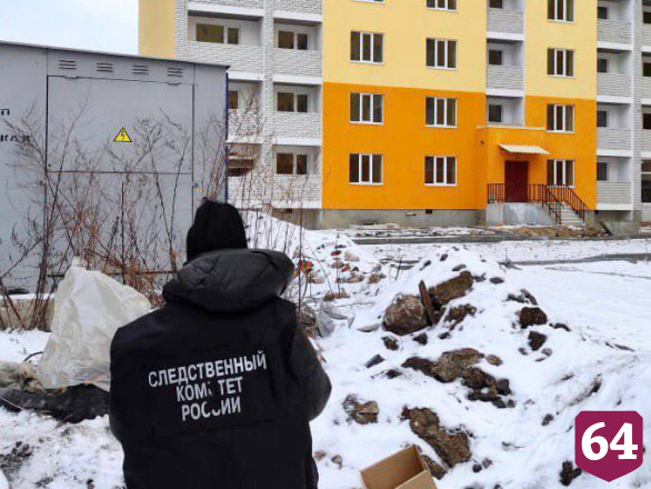 В Саратове рабочего на стройке насмерть придавило лесами 