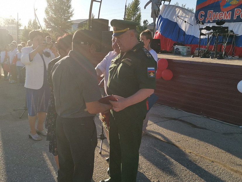 Родным погибшего на Украине воина вручили орден Мужества