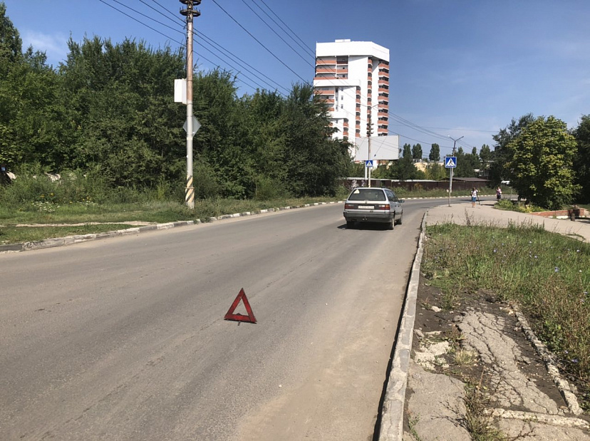 В Саратове школьник перебегал дорогу и попал под колеса иномарки