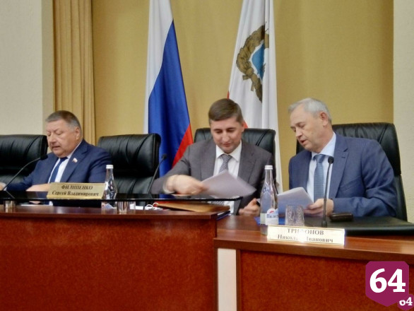 Саратовские дольщики рассказали о выросшем на месте их дома дереве 