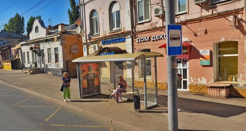 В Саратове обворовали спящего на остановке пьяного мужчину