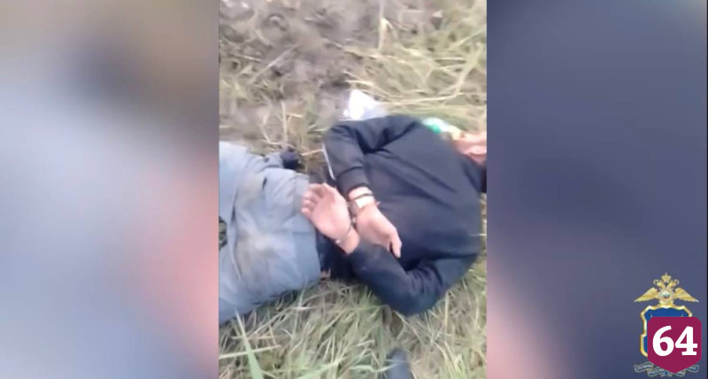 В Саратове пьяный водитель уходил от полиции и задел две машины на дороге