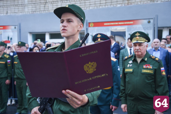 Первые курсанты Саратовского химучилища приняли военную присягу
