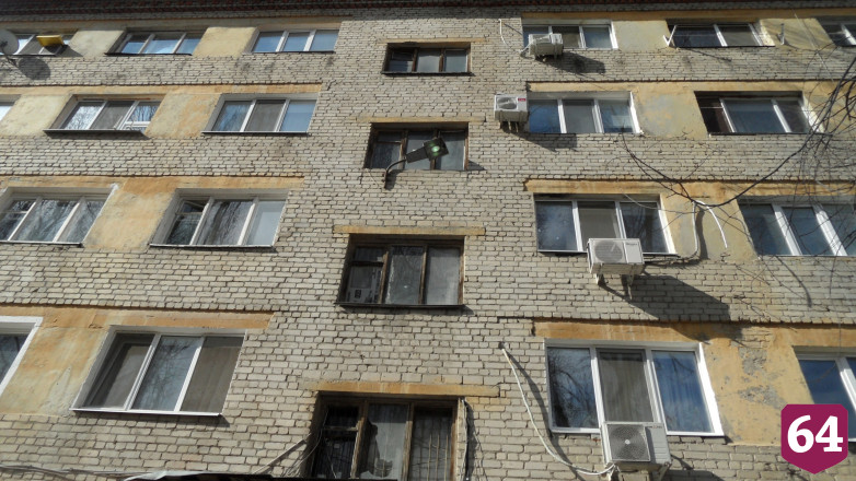 В Саратове жильцы разрушающегося дома не могут добиться расселения