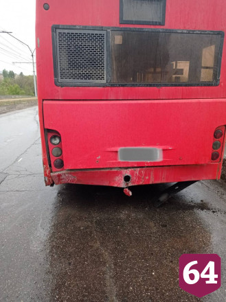 В Саратове водитель легковушки пострадал в ДТП с автобусом № 6