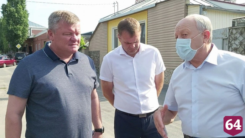 Губернатор раскритиковал руководство Саратова за постоянные порывы на сетях