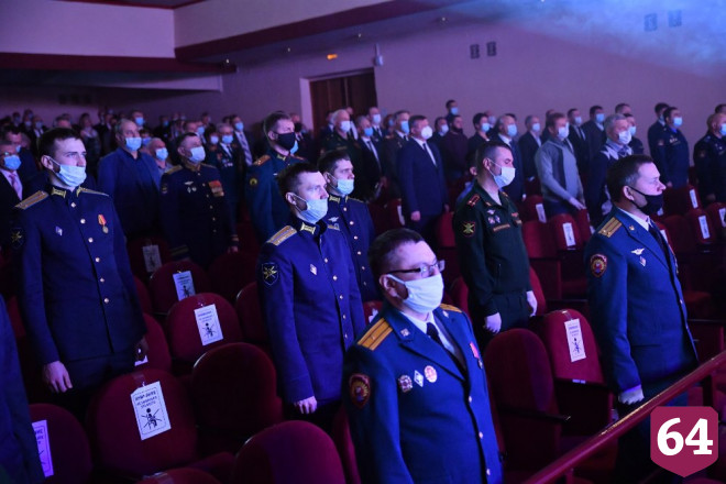 Губернатор поздравил саратовцев с Днем защитника Отечества