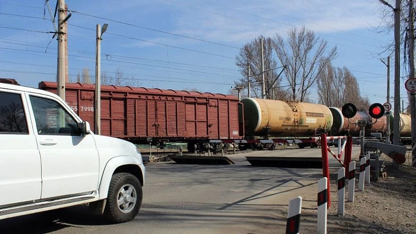 Саратовцев предупредили о закрытии переезда на 30 часов 