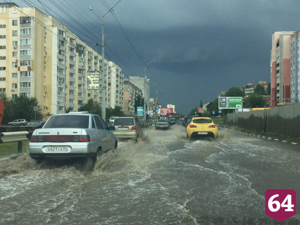Жители Саратова после ливня разыскивают автомобильные номера