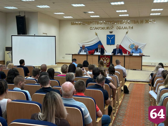 Власти Саратова встретились с пайщиками недостроенных домов в Авиаторе