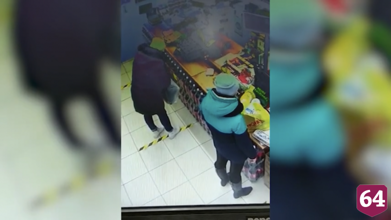 Кража очков у продавца магазина в Солнечном попала на камеры