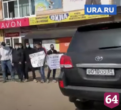 Метание гранаты водителем в саратовскую молодежь попало на видео