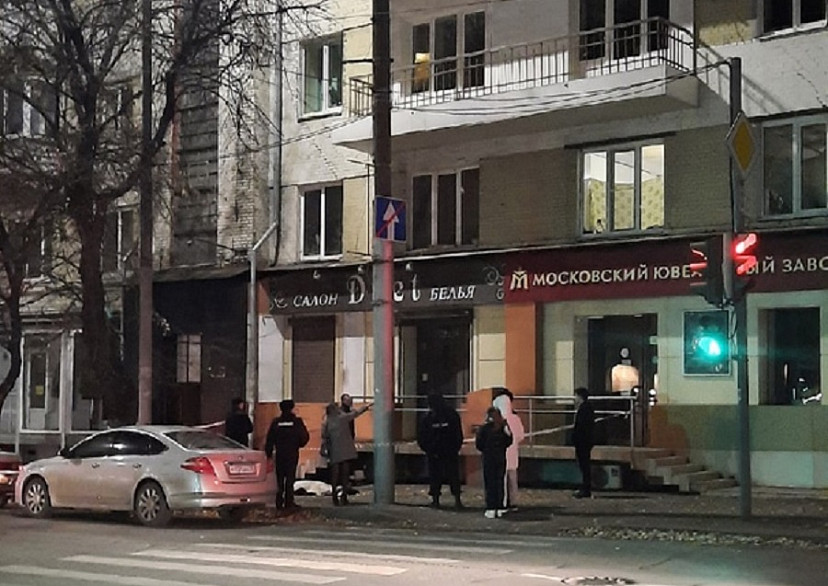 В центре Саратова женщина упала с балкона и разбилась насмерть 