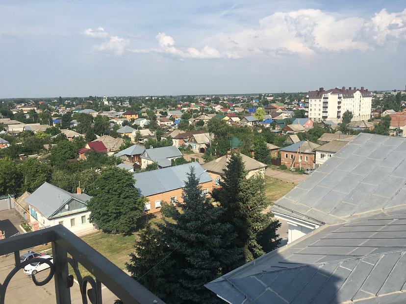 Саратовцы после пения пастора под гитару забрались на колокольню 
