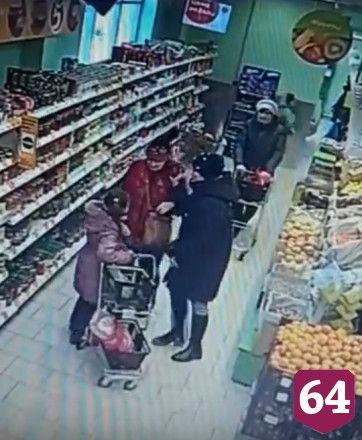 Саратовцев напугала неадекватная женщина в магазине
