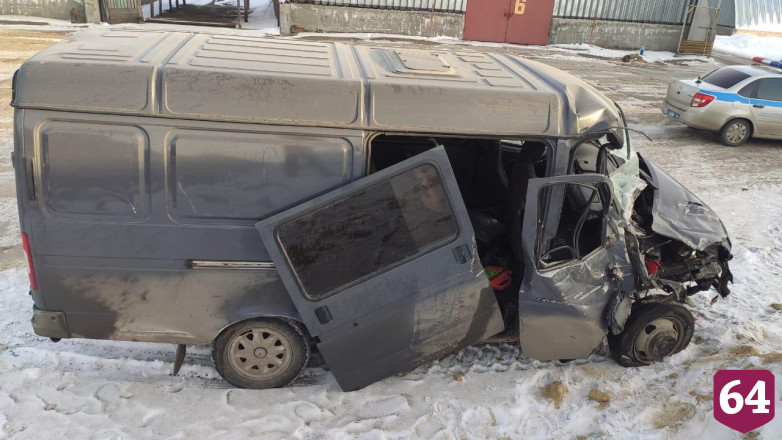 Два человека пострадали в ДТП с трактором под Саратовом