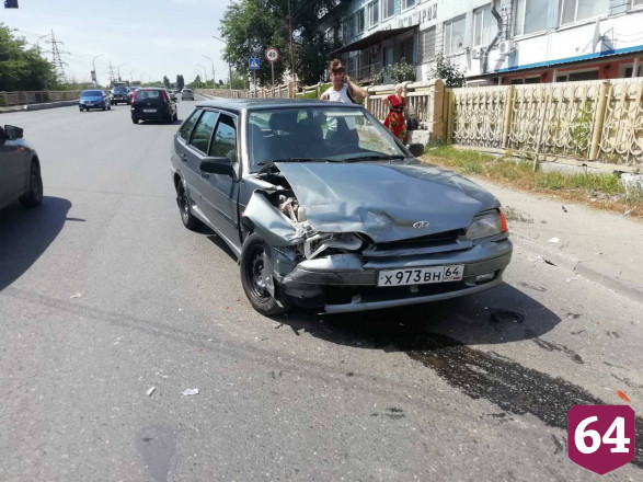В массовом ДТП в Саратове покалечилась пассажирка легковушки