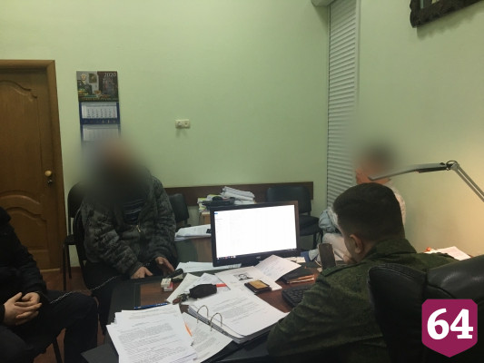Житель Энгельса пытался сжечь тела двух убитых мужчин в квартире