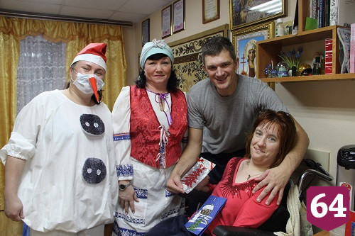 В Энгельсском доме-интернате отметили Новый год и Рождество 