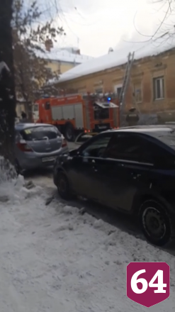 В центре Саратова загорелся чердак жилого дома