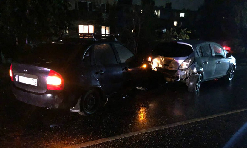 На окраине Саратова в ДТП травмы получила автоледи 