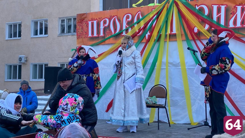 В Саратовской области на Масленицу жарили шашлыки и варили кашу в казане