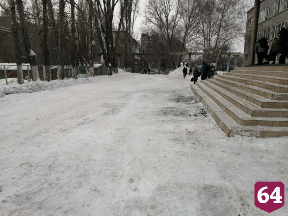Саратовский министр оценила уборку снега около школ и детских садов