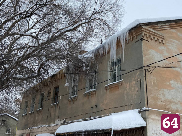 В Саратове для уборки снега не хватает дворников 