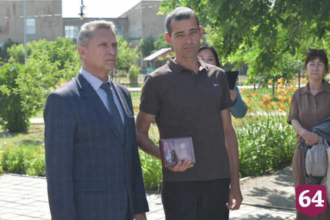 Семьям вручили ордена и медали погибших в спецоперации саратовских бойцов