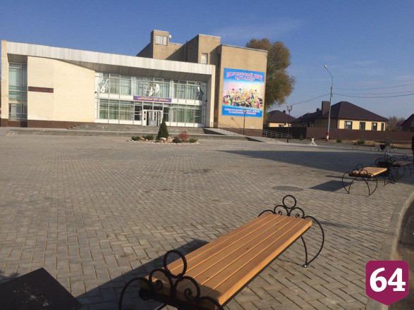 В Марксе благоустроили территорию у Дома культуры 