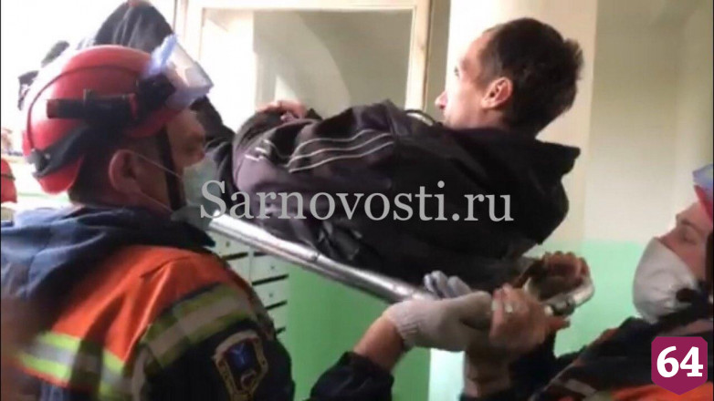 Саратовец пытался нарушить самоизоляцию прыжком с балкона