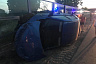 При опрокидывании у моста автомобиля покалечились 2 человека