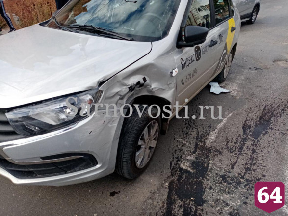 Свадебные кортежи попали в массовую аварию в центре Саратова