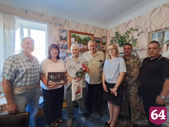Саратовского ветерана труда радуют 5 внуков и 9 правнуков 
