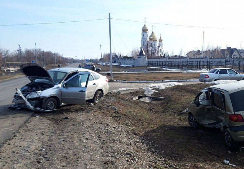 В больницу после ДТП на улице Чапаева попали 3 человека 