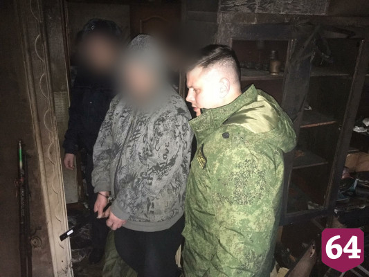 Житель Энгельса пытался сжечь тела двух убитых мужчин в квартире