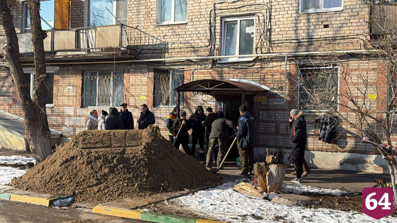 Жильцы дома с обрушившейся лестницей сообщили о стоках в подвале