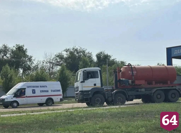 На полигоне в Энгельсе обсыпают грунтом очаги тления