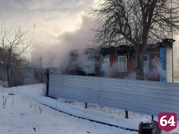 Под Саратовом сгорели молодая мать с двумя детьми и пенсионерка