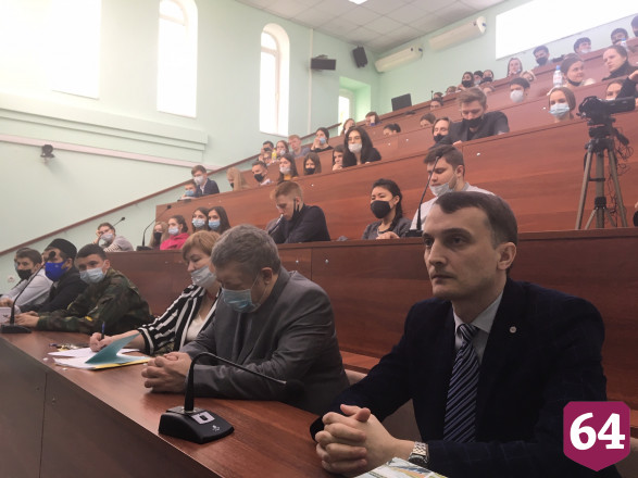 Саратовских студентов призвали не доверять слепо соцсетям