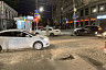 Легковушка протаранила иномарку у цветочного магазина в центре Саратова