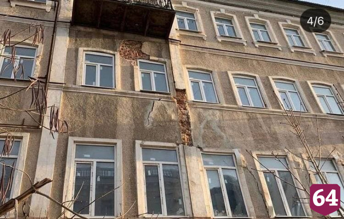 В аварийной гостинице Саратова открыли аптеку
