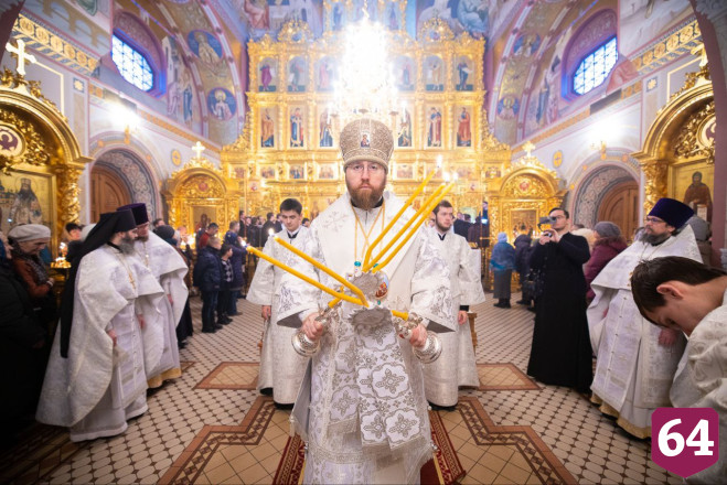 Саратовские святители упокоены в кафедральном соборе