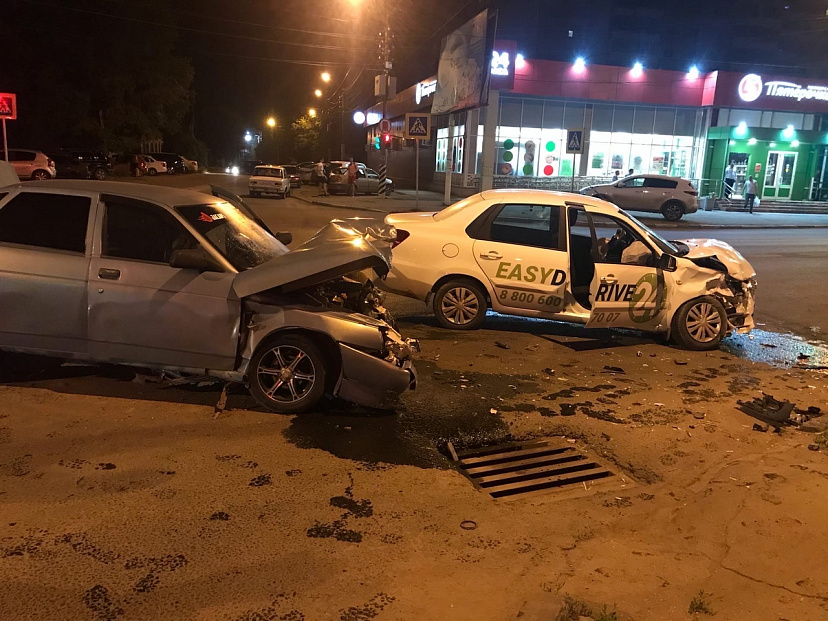 Молодой водитель устроил ДТП с 3 пострадавшими на машине из каршеринга