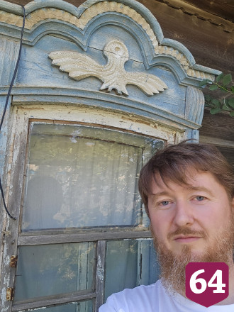 Саратовский священник спасает уникальные деревянные наличники